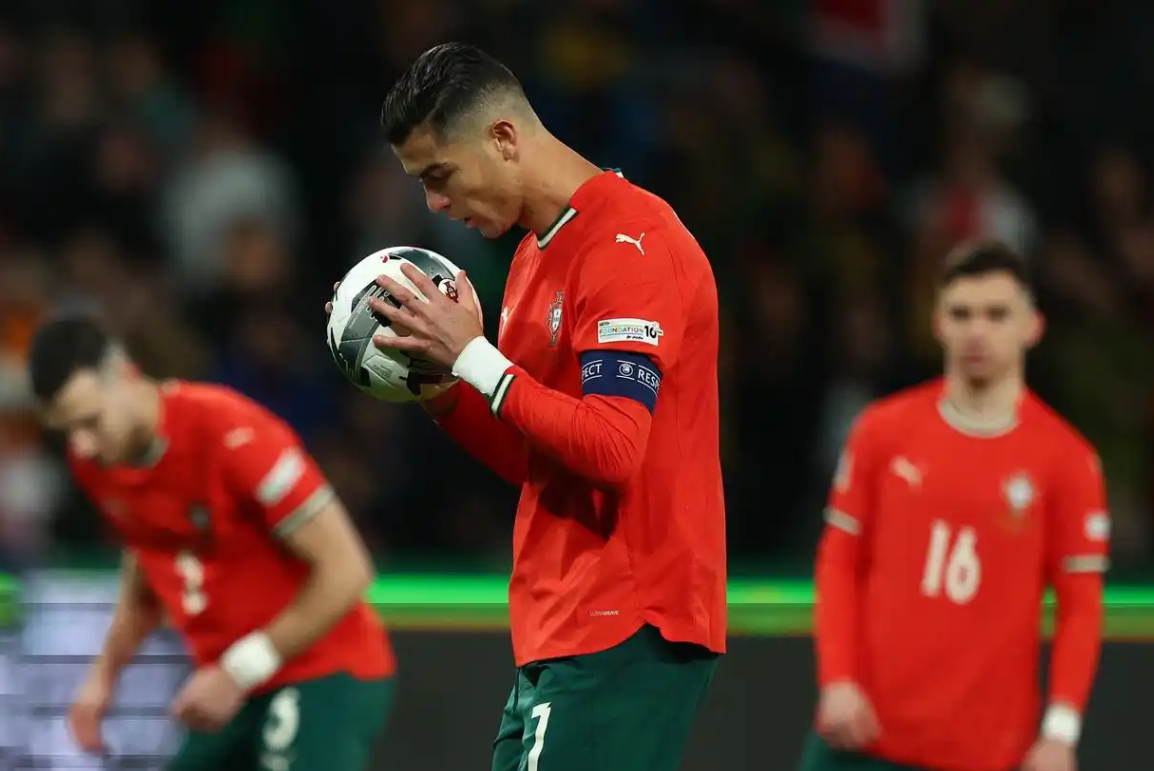 C罗重返赛场，爆冷首场状态出色，老鹰观众沸腾！爱游戏正版APP下载