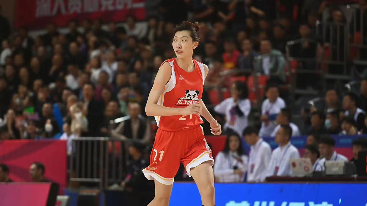 篮球淘汰赛上演强强对话，漠南猎隼队大胜漠南银狐队，战术调整见效；外援联手发威的简单介绍AYXSPORT中国平台